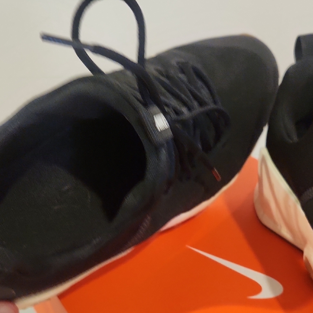 Nike Free Metcom 6 Black and Cream Athletic Shoes - Picture 4 of 8